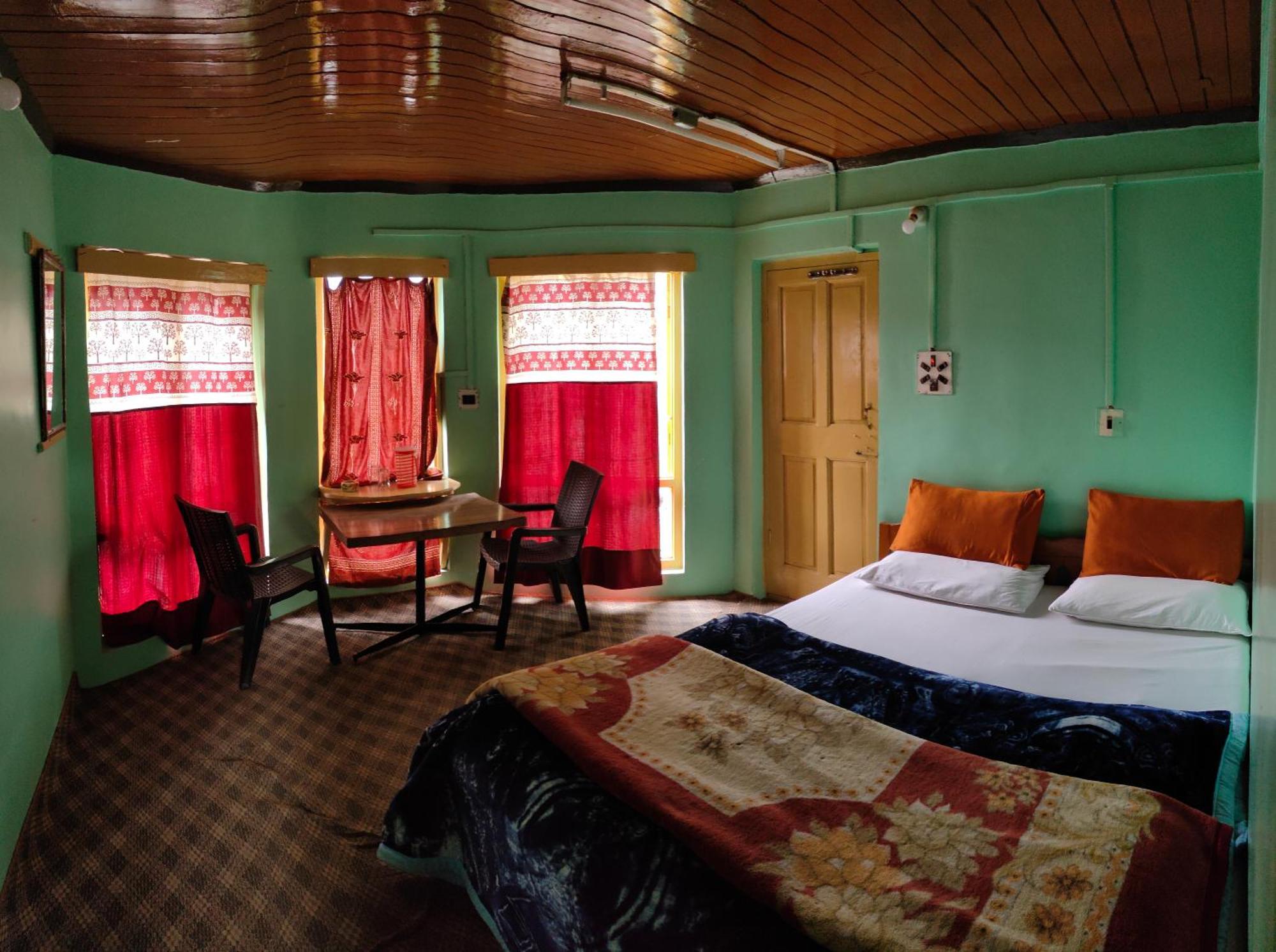 New Relax Inn, Pahalgam, 2 Km From Lidder Valley Екстер'єр фото